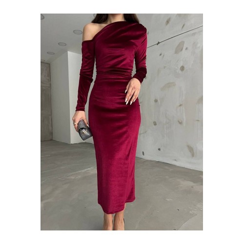 Butik Beyza Long Velvet Asymmetric Dress – Casual Elegance in Red & Black