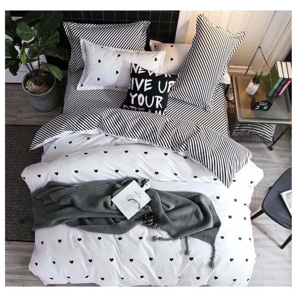 King Size Black Hearts Comforter 6pcs Set with Tufted Pillowcases